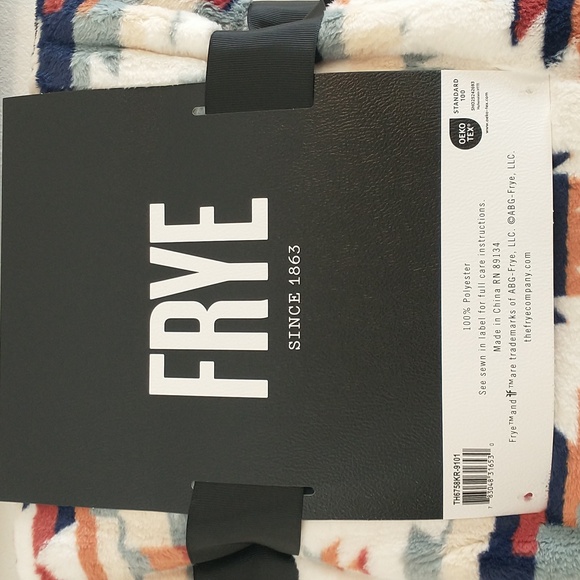 NWT Frye Southwestern Print Plush Silky Soft Throw 50x70 - Picture 4 of 6